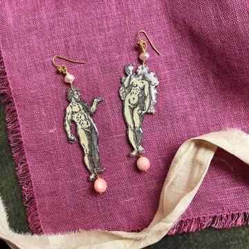 Boucles d'Oreilles Adam et Eve, gris clair, oreille percée [1]