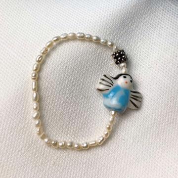 Angel bracelet in pearls and porcelain