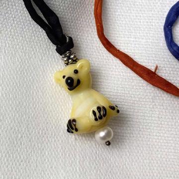 Bear pendant in spun glass