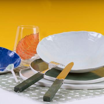 Table dressée avec l'assiette Primavera