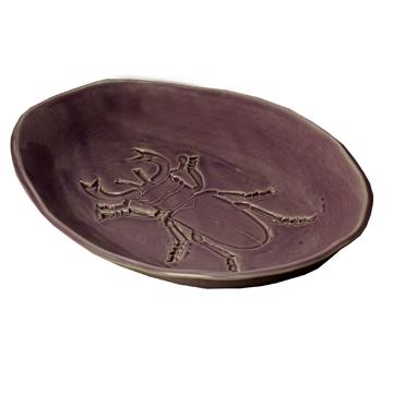 Scarabée dish in stamped earthenware, violet
