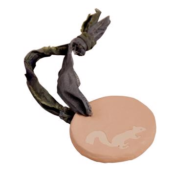 Squirell Fragrance Medal in earthenware, light pink, bergamot