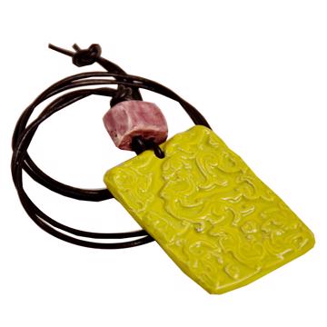 Pendentif Macao en faïence et cuir, vert pomme