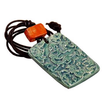 Pendentif Macao en faïence et cuir, bleu canard