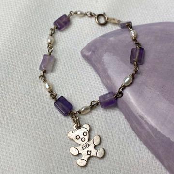 Teddy Bear Bracelet in amethyst and pearls