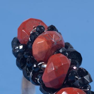 Les bagues Couture en argent massif et pierres naturelles, rouge effet [2]
