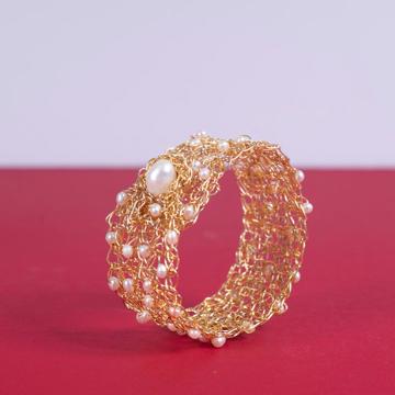 Aube cuff in pearls and gold plated