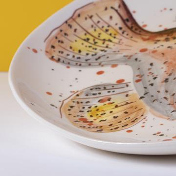Assiette Poisson en faïence tournée, miel [2]