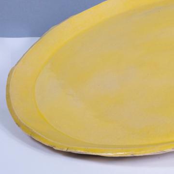 Birds service in stamped sandstone, light yellow, 27 cm de diam. [2]