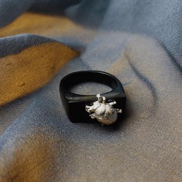 Bague Coccinelle en Corne, noir, taille 52 [2]