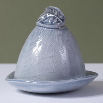 Leaf butter dish in stamped earthenware