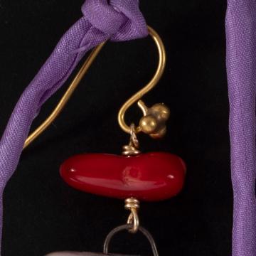 Boucles d'Oreilles Fruits en faïence, rouge foncé, oreille percée [5]