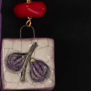 Boucles d'Oreilles Fruits en faïence, violet, oreille percée [3]