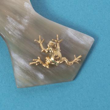 Tea Pod in Horn, gold, frog [2]