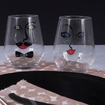 Table dressée avec l'assiette Crato noire, multicolore, ensemble avec 2 couverts - modèle saba résine [2]