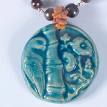 Collier Perroquet en faïence, perles et corail, bleu clair [3]