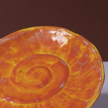 Nautilus dish in stamped earthenware, strong orange [4]