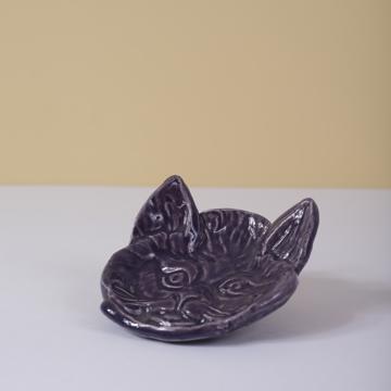 Cat dish in stamped earthenware, purple [1]