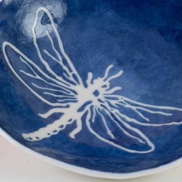 Coupelle Pochoir en porcelaine estampé, bleu foncé, libellule [2]