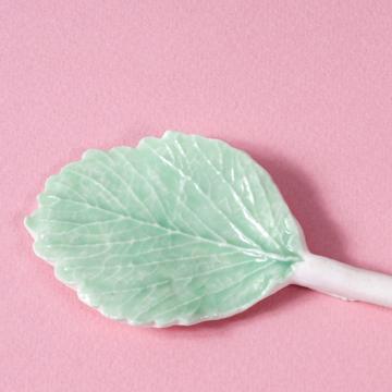 Cuillère Feuille en porcelaine façonnée, vert clair, feuille plate [2]