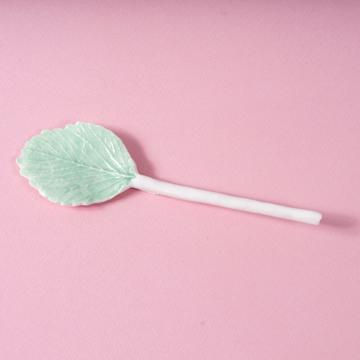 Cuillère Feuille en porcelaine façonnée, vert clair, feuille plate [1]