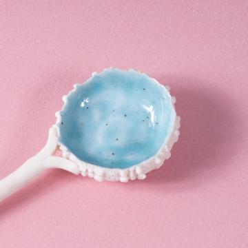 Cuillère Oursin en porcelaine façonnée, bleu clair [2]