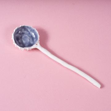 Cuillère Oursin en porcelaine façonnée, bleu gris [1]