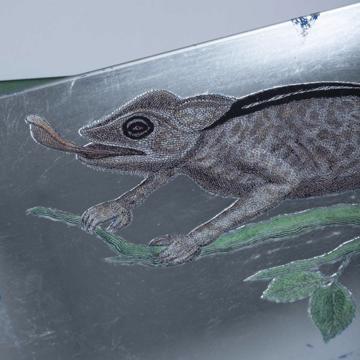 Assiette Caméléon en Découpage sous verre, argent [1]