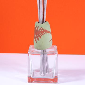 Diffuseur de Parfum Fougère en faïence et verre, vert clair, bergamote [2]