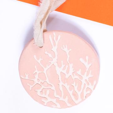 Coral Fragrance Medal in earthenware, light pink, bergamot [2]