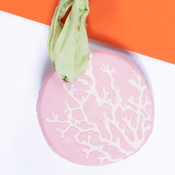 Coral Fragrance Medal in earthenware, antic pink, rose geranium [2]