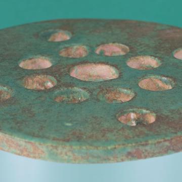 Flower pic disc in earthenware , moss green , 13,5 cm diam. [4]