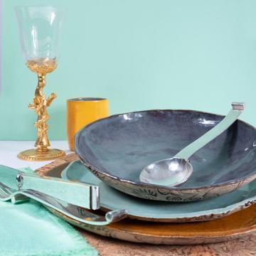 Tablescape with the Bird plate, colour honey 