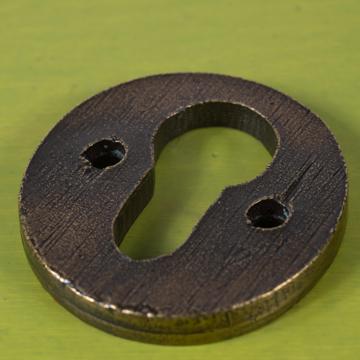 Entrée de serrure en métal patiné, bronze, bois [1]