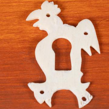 Entrée de serrure en os sculpté, blanc, poule [2]