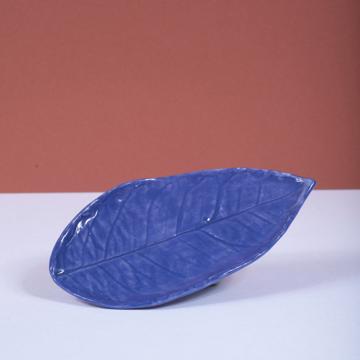 Lemon leaf in earthenware