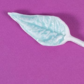 Leaf spoons in shaped porcelain, mint green, sharpe leaf [2]