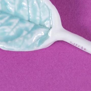Leaf spoons in shaped porcelain, mint green, sharpe leaf [3]