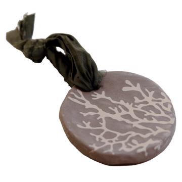 Coral Fragrance Medal in earthenware, gray, bergamot