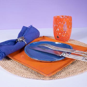 Table dressée avec l'assiette Oiseau orange