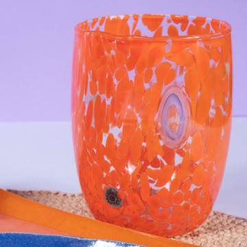 Table dressée avec l'assiette Oiseau orange, multicolore, ensemble avec 2 couverts - modèle 1927 [3]