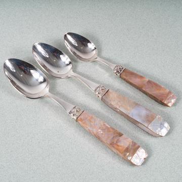 Cuillère Pacific en marqueterie de nacre, rose clair, dessert [1]