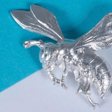 Pin's Abeille en cuivre argenté, argent [4]
