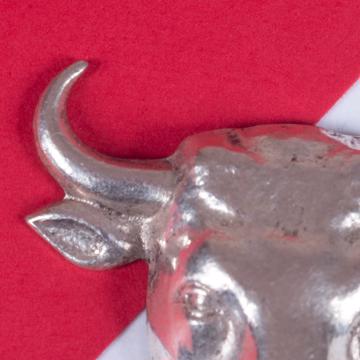 Pin's Taureau en cuivre argenté, argent [2]