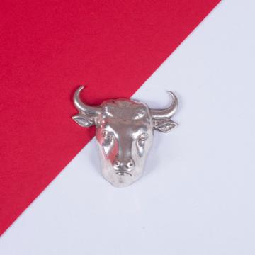Pin's Taureau en cuivre argenté, argent [1]