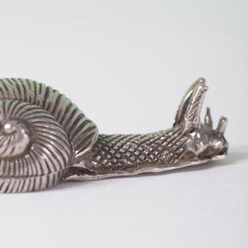 Snail knife rest in casted metal, silver [2]