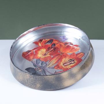 Flower dish in decoupage under glass