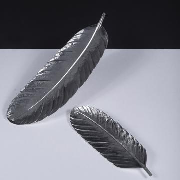 Stamped feather in silver or gold plated