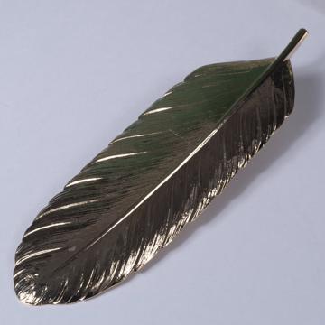 Plume estampée en métal argenté ou doré, or, 18 cm [2]
