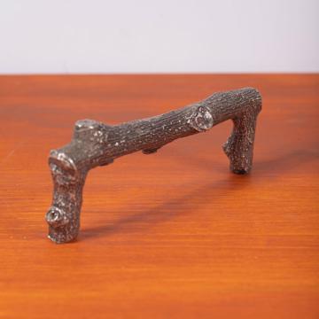 Branch drawer handle in casted metal